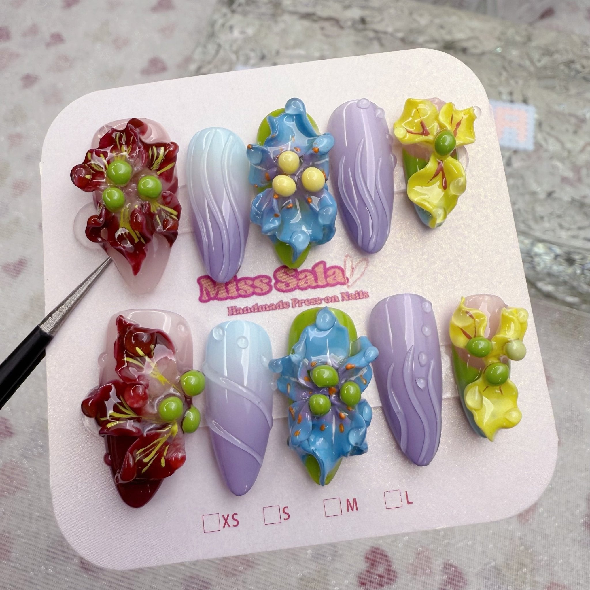 Flowers - Miss Sala Nails