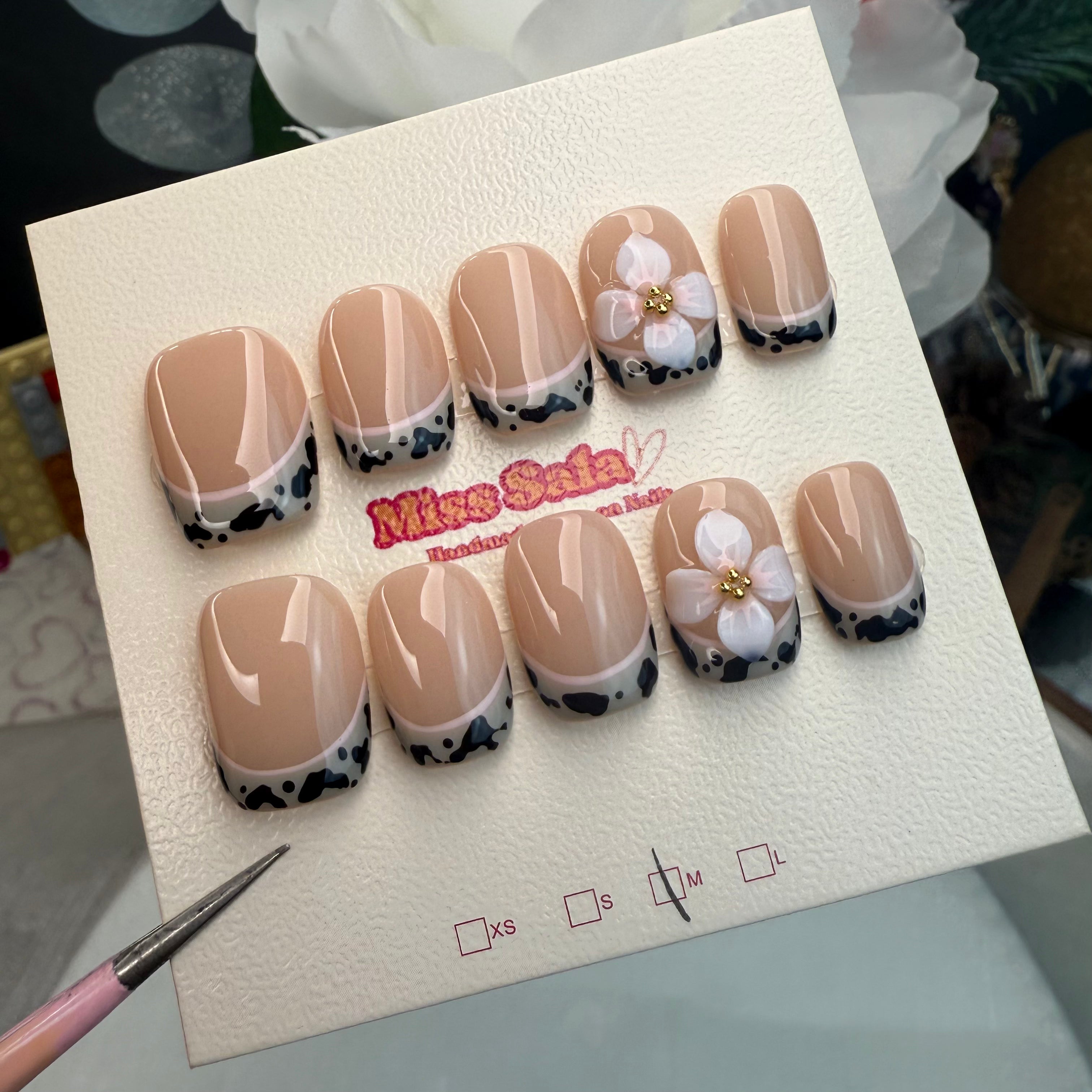 Leopard Daisy French Tip