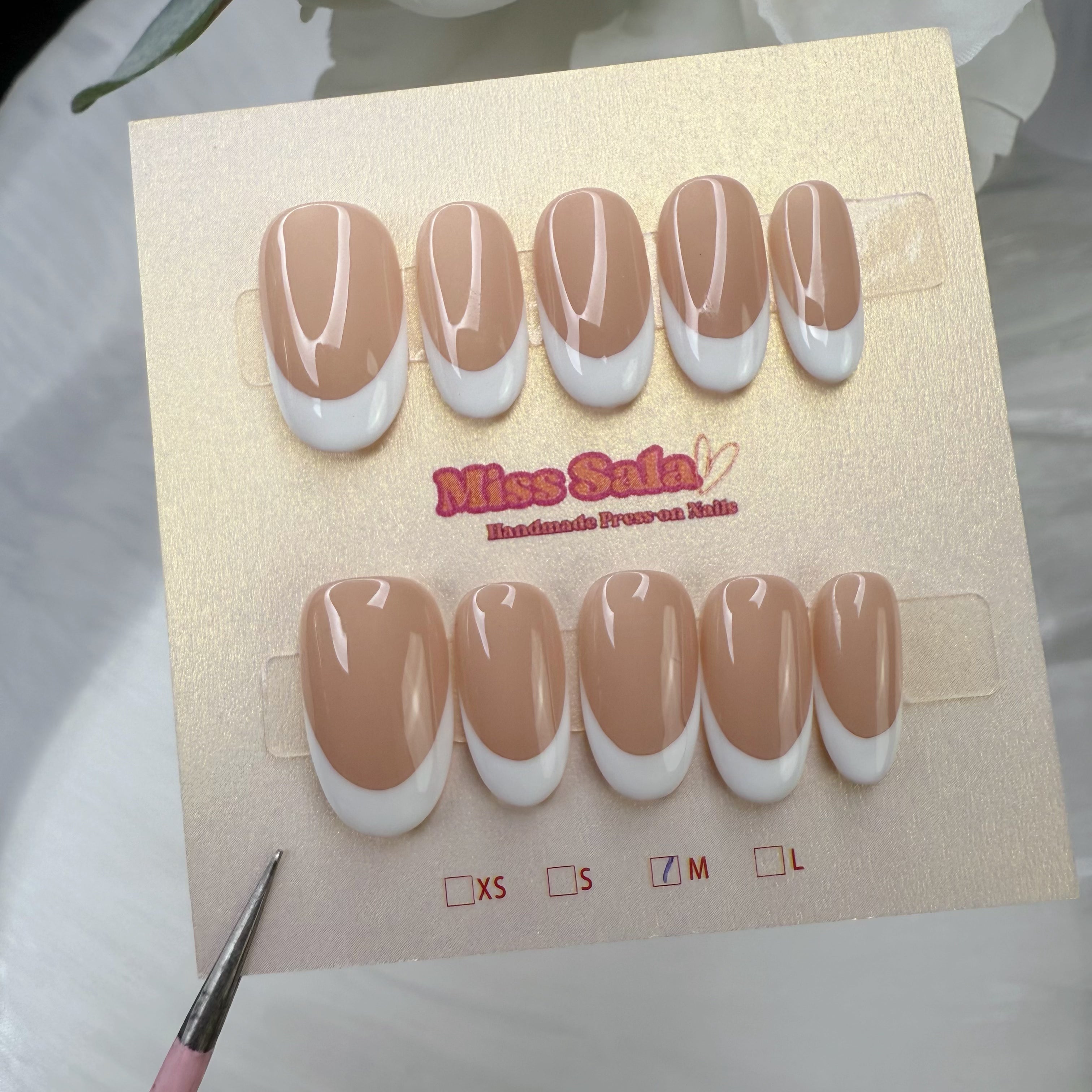 White French Tip (Short Round)