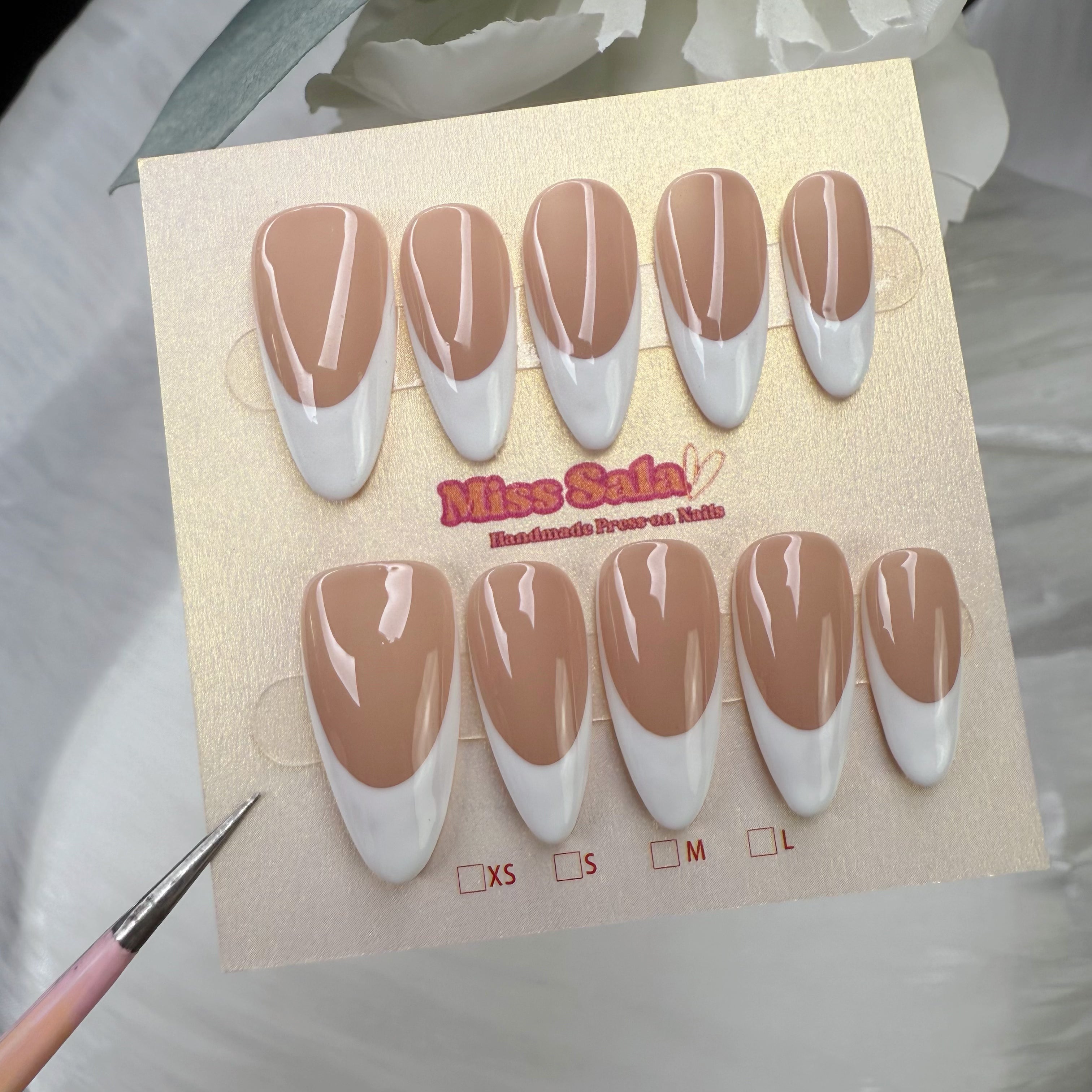 White French Tip (Medium Almond)